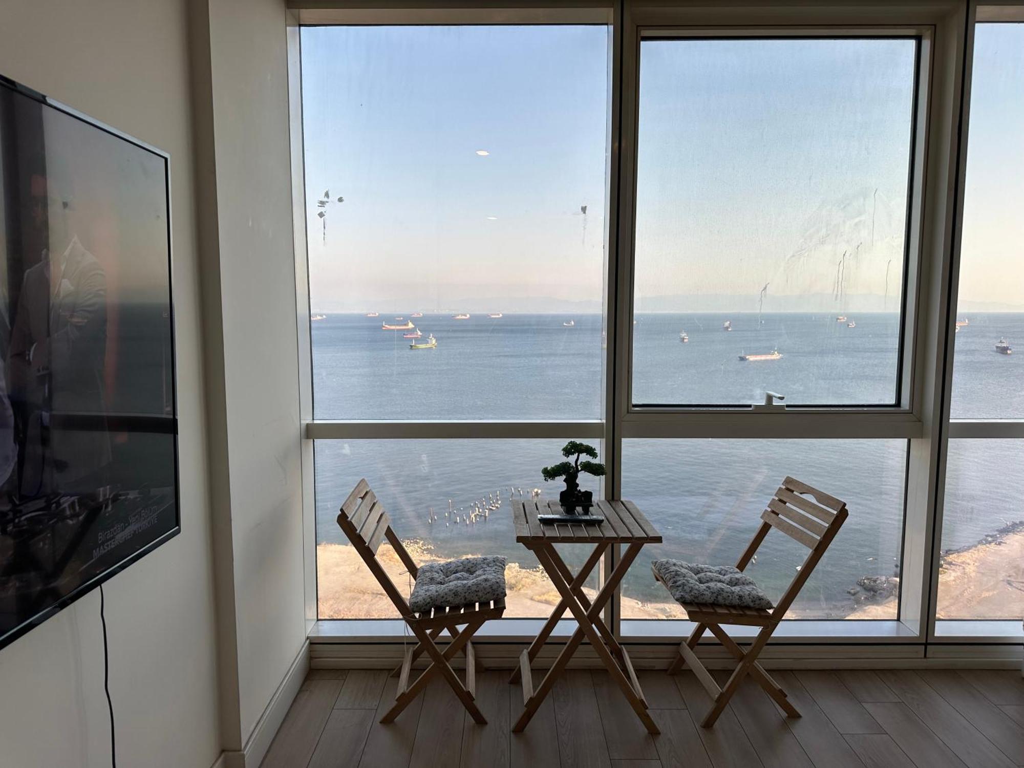 Deniz Kenarinda Muethis Deniz Manzarali Rezisans Appartement *